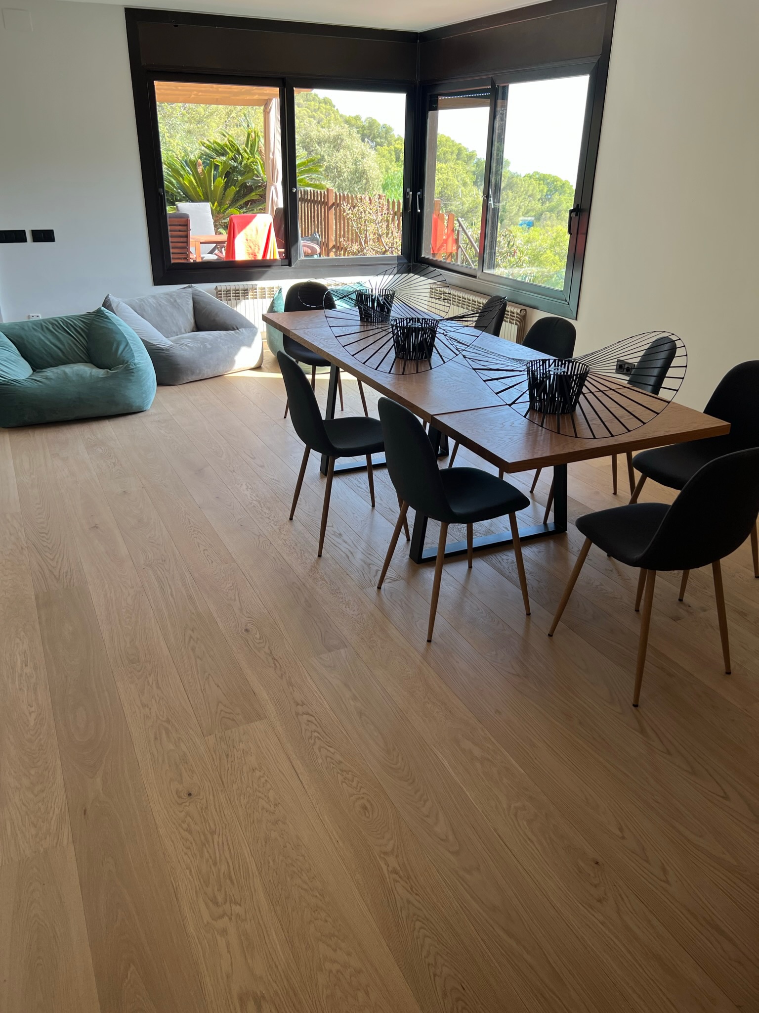 Salón comedor suelo madera Castelldefels